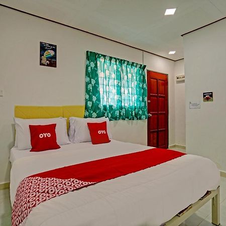 Capital O 90423 Teratai Chalet Hotel Kampong Raja Exterior foto
