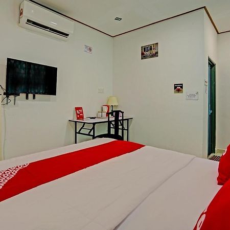 Capital O 90423 Teratai Chalet Hotel Kampong Raja Exterior foto