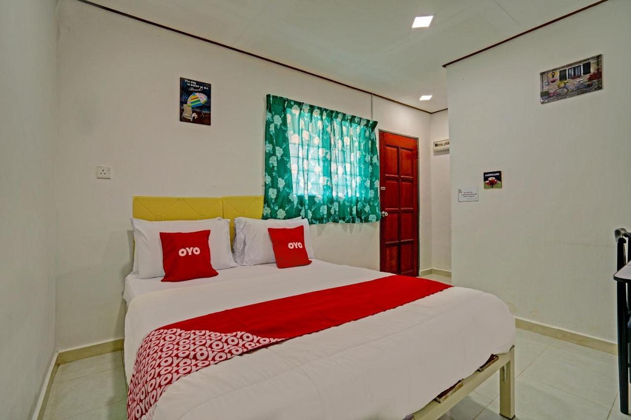 Capital O 90423 Teratai Chalet Hotel Kampong Raja Exterior foto