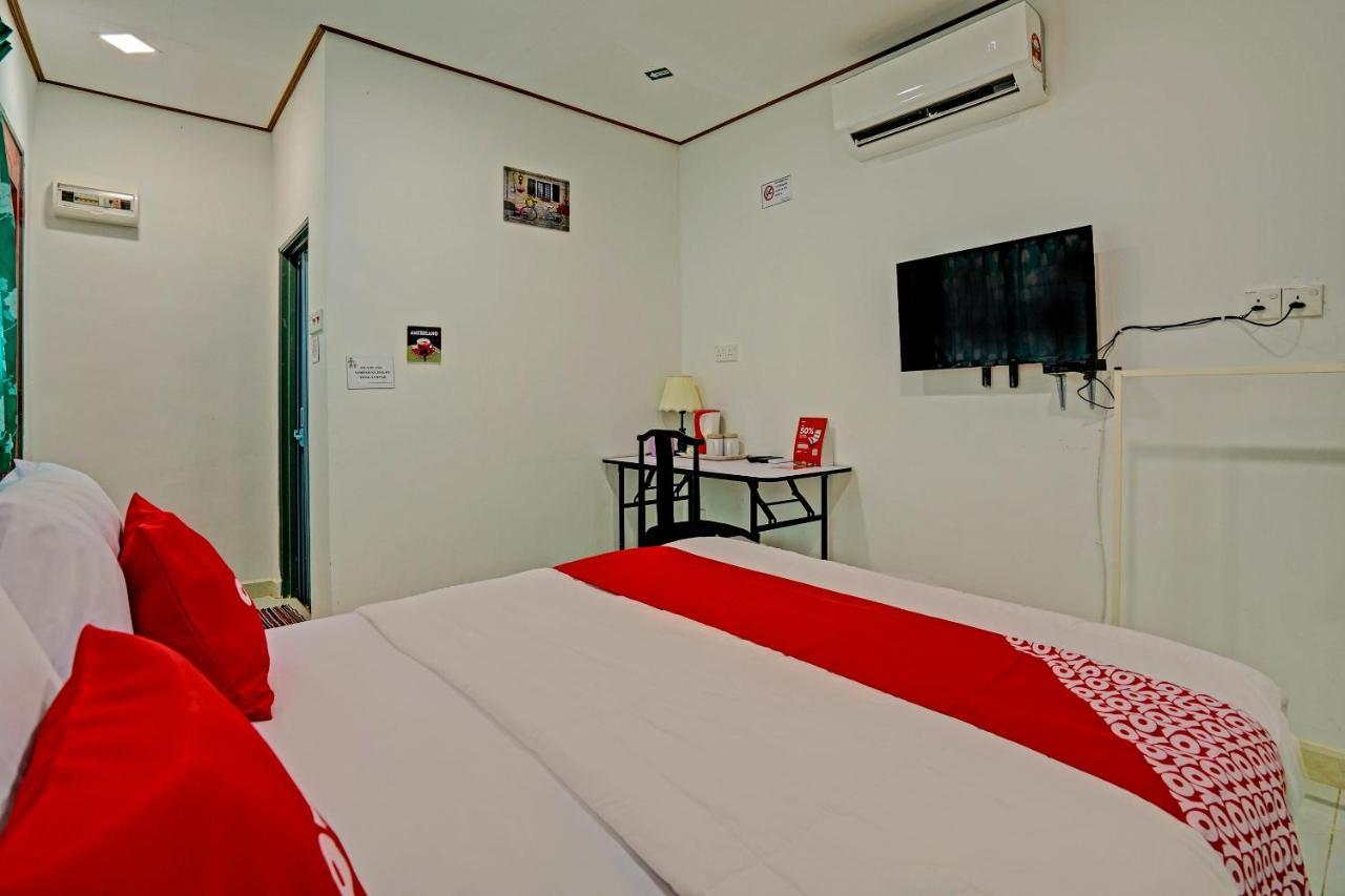 Capital O 90423 Teratai Chalet Hotel Kampong Raja Exterior foto
