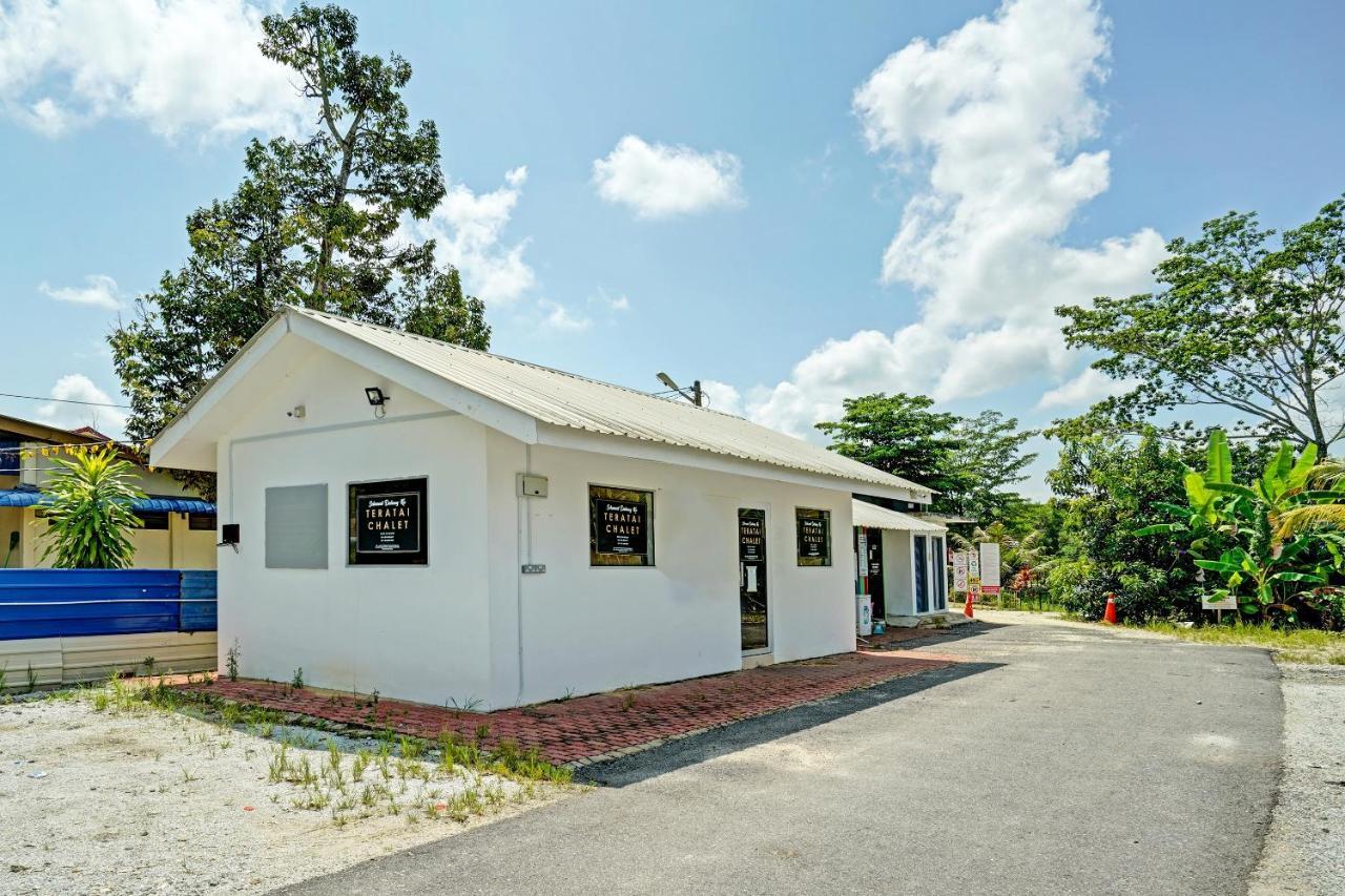 Capital O 90423 Teratai Chalet Hotel Kampong Raja Exterior foto