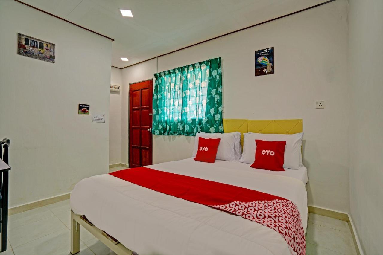 Capital O 90423 Teratai Chalet Hotel Kampong Raja Exterior foto