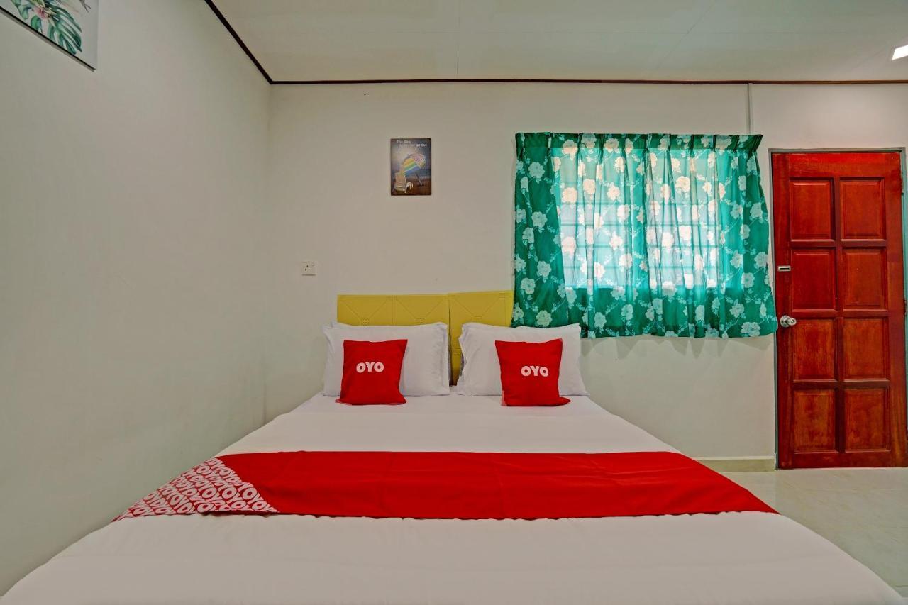 Capital O 90423 Teratai Chalet Hotel Kampong Raja Exterior foto
