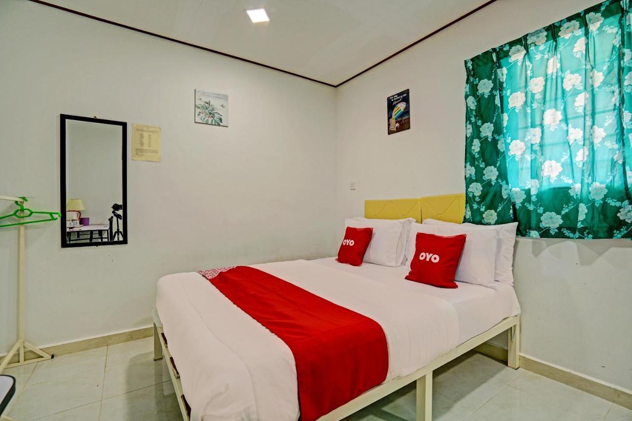 Capital O 90423 Teratai Chalet Hotel Kampong Raja Exterior foto