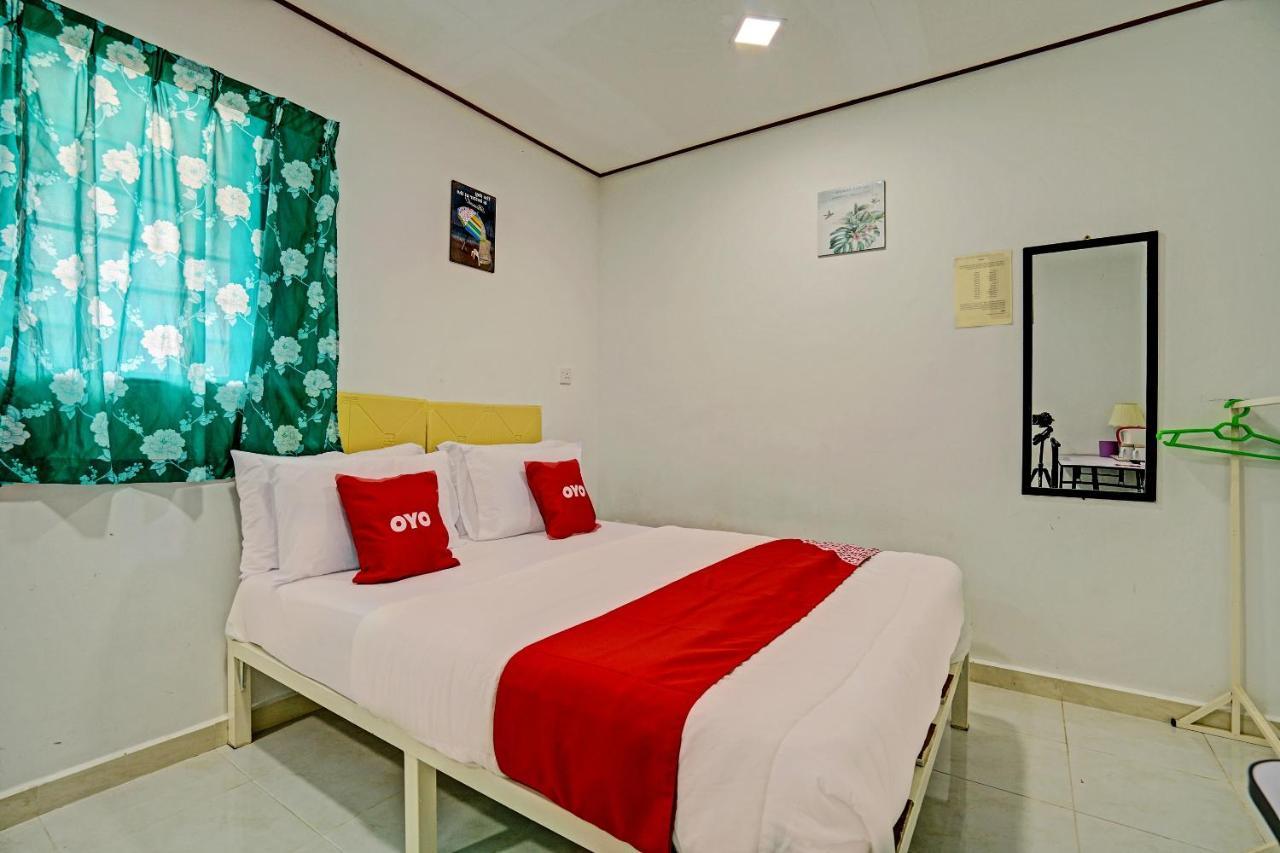 Capital O 90423 Teratai Chalet Hotel Kampong Raja Exterior foto